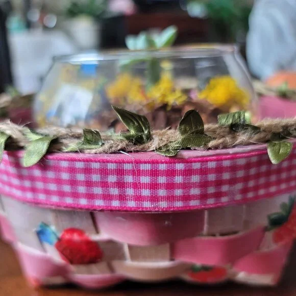 Strawberry Basket with Pink Ribbon & twine with leaves around the rim. Wicker - Picture 10 of 10